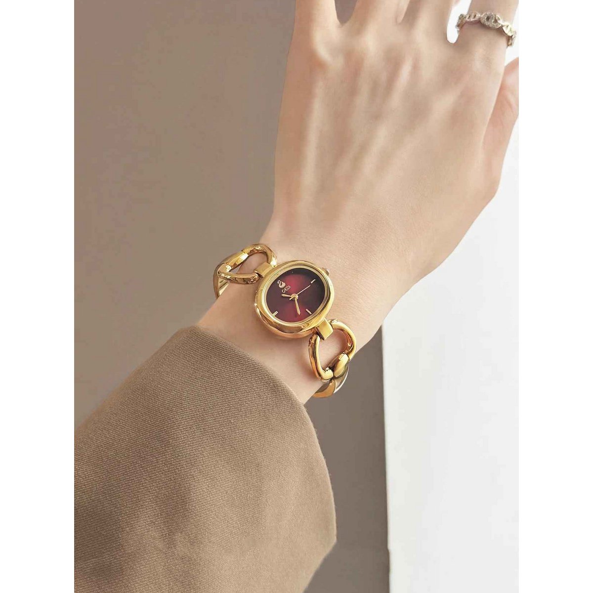 Herald – Damen-Quarzuhr im Vintage-Stil in Burgunderrot mit ovalem Gehäuse