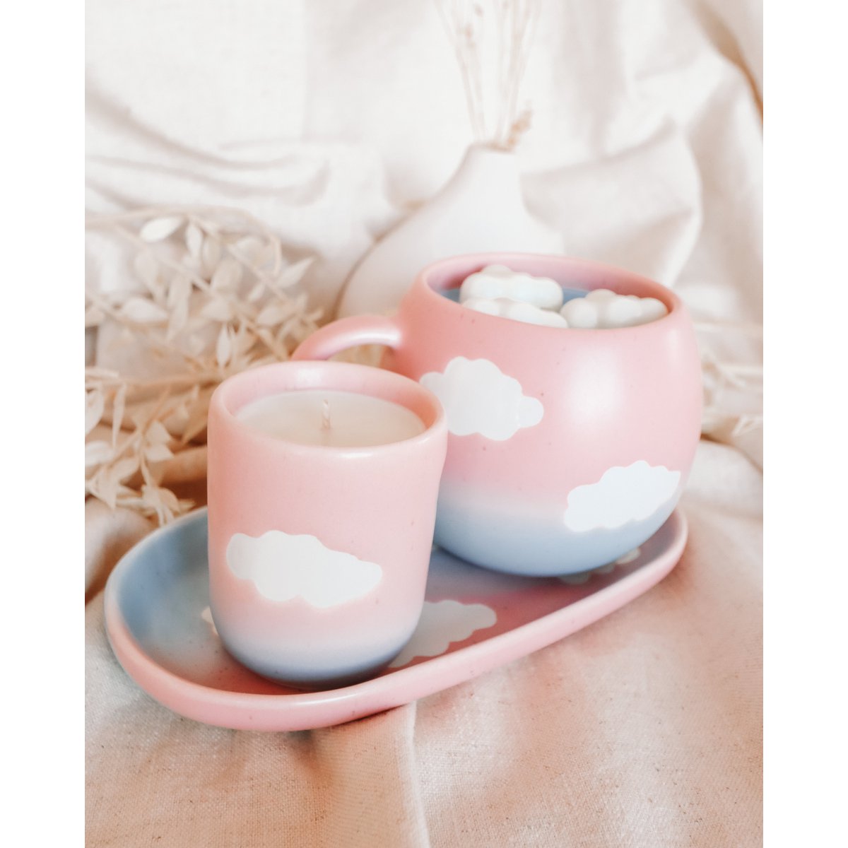 En la nube nueve mini tazas de café vela