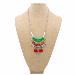 Collana di tendenza TRINIDAD in stile floreale verde e corallo