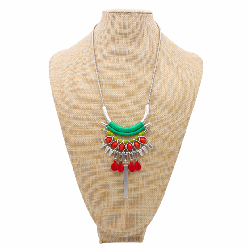 Collana di tendenza TRINIDAD in stile floreale verde e corallo