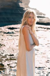 SUNSET — Vestido midi de lino sin mangas con cuello en V