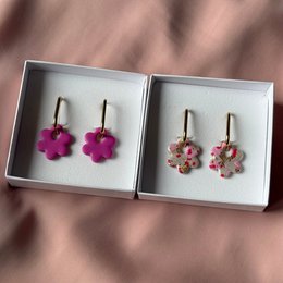 Dolce Fiore – Handgefertigte Creolen mit Blume