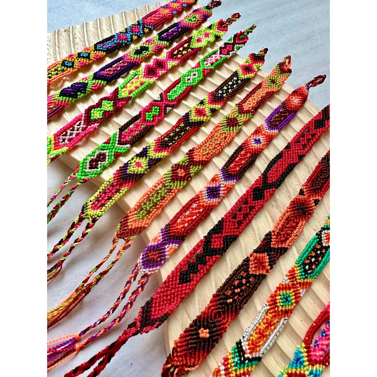 Braccialetti in tessuto macramè / Confezione da 15 pezzi
