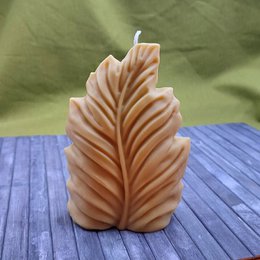 Beeswax and Soy Foglia Shaped Candle