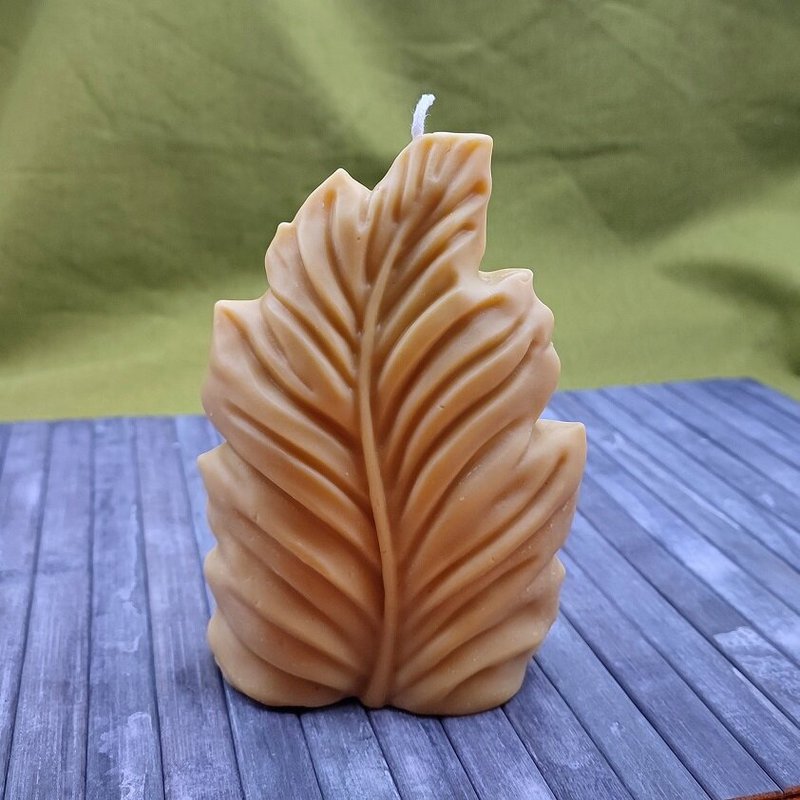 Beeswax and Soy Foglia Shaped Candle