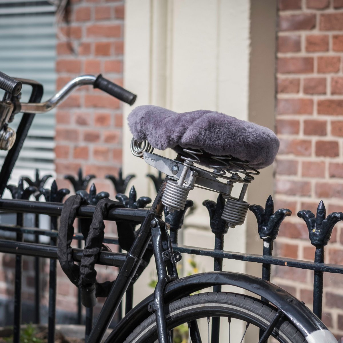 Coprisella per bicicletta in pelle di pecora | 4 colori