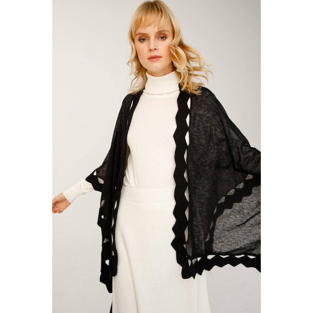 Caria Poncho Black