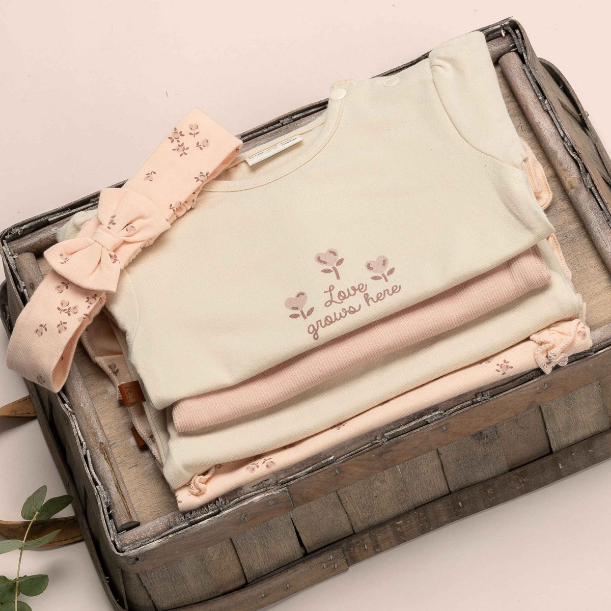 T-Shirt Love Grows Here Baby | Sheer Pink