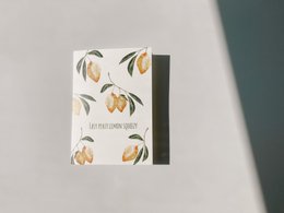 Tarjeta doblada fácil de exprimir con limón