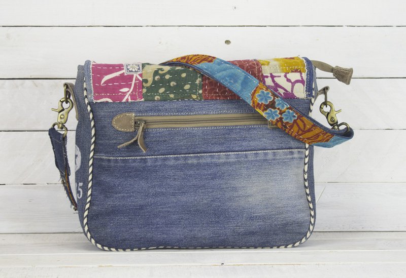 Sac à bandoulière durable Sunsa pour femmes. Sac à bandoulière fabriqué à partir de jeans recyclés et de tissu sari (toile). Sac à main style rétro vintage. Sac bandoulière pour femme.
