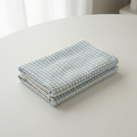 Bath towel | France | Light blue dots | 170x85cm