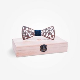 Children's wooden bow tie in blue with coconut tree pattern, made of wood, comes in a pink wooden box.