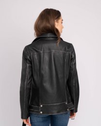 Berlin │ Übergroße Lederbikerjacke