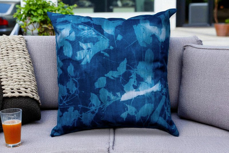 Udendørs pudebetræk 45x45 cyanotype blå - vandtæt kunstnerisk stil