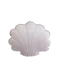 Samt-Muschelkissen „Silver Pearl“.