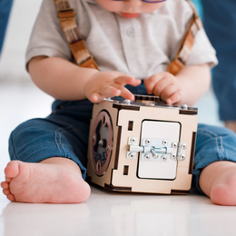 Set - BusyBoard house natural and creative cube