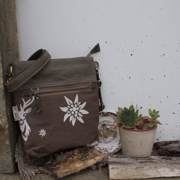 Traditionele tas van Domelo. Dames schoudertas. Dirndl schoudertas gemaakt van canvas en leer. Handtas in traditionele stijl met hertenedelweissprint. Crossbodytas voor dames als Oktoberfest-accessoire.