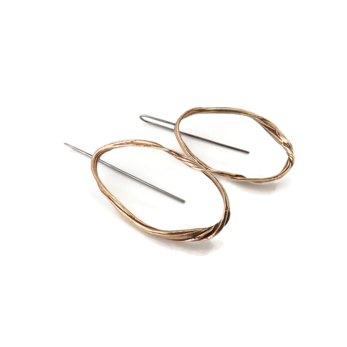 Boucles d’oreilles pendantes en bronze oxydé – Sculptural Organic