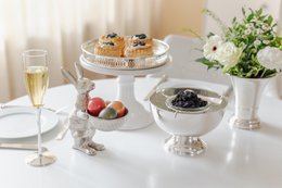 EDZARD rabbit with bowl Bert, rabbit figure with bowl, height 22 / 31 cm, aluminum nickel-plated silver
