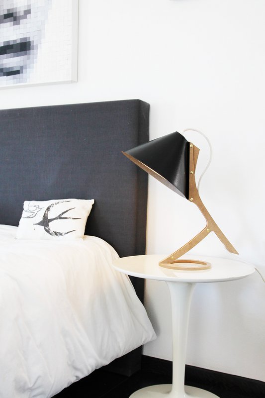 SILENCE Tischlampe aus Upcycling-Leder
