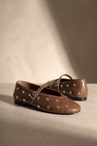ALLI STUDS MOSGROEN – Glanzend leren Mary Janes met studs