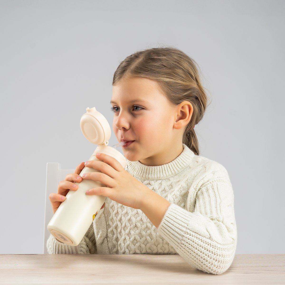 Kids drinking bottle with straw 350ml, creamwhite