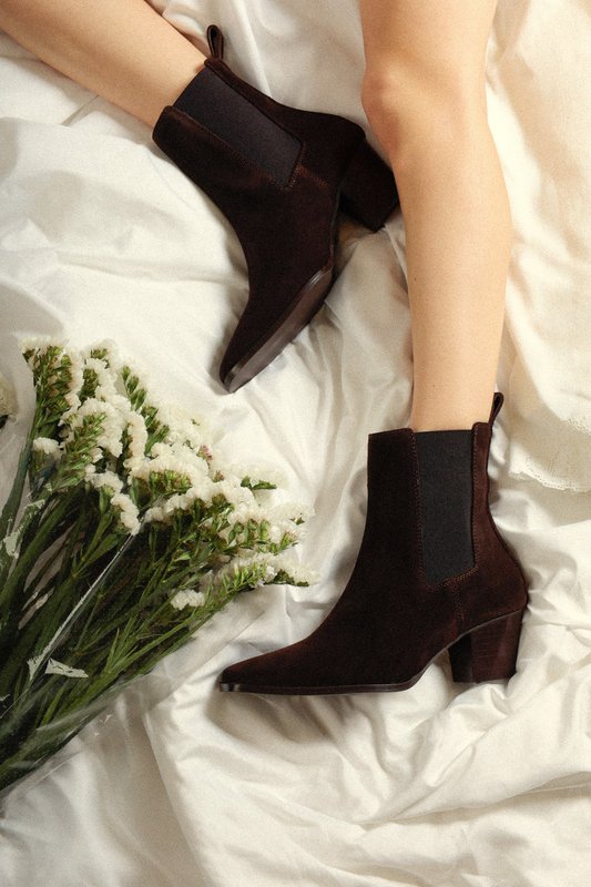 RAY CHOCOLATE – Bottines pointues à talons et bout carré avec talon sculptural