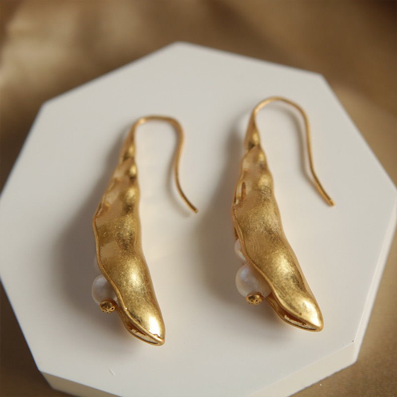 Boucles d'oreilles dorées de conception de gousse de pois de style vintage