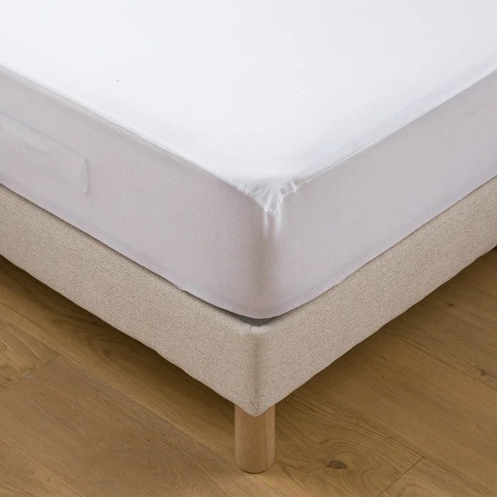 MATRASBESCHERMER 90X190CM 100% POLYESTER 205GSM GEWATTEERD / ADEMEND WIT