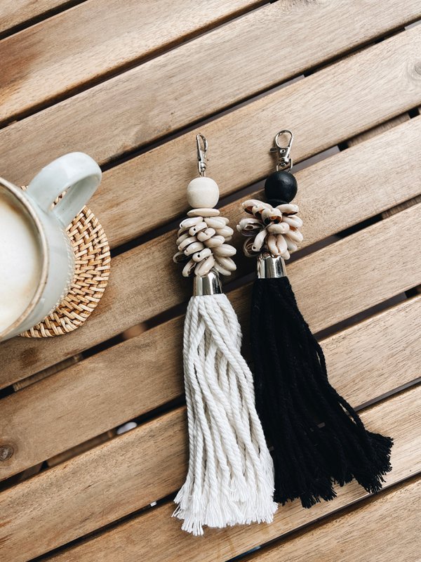 Alor Key Chain - Cowrie Black
