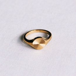 Anillo de acero inoxidable con estampado decorado - Oro