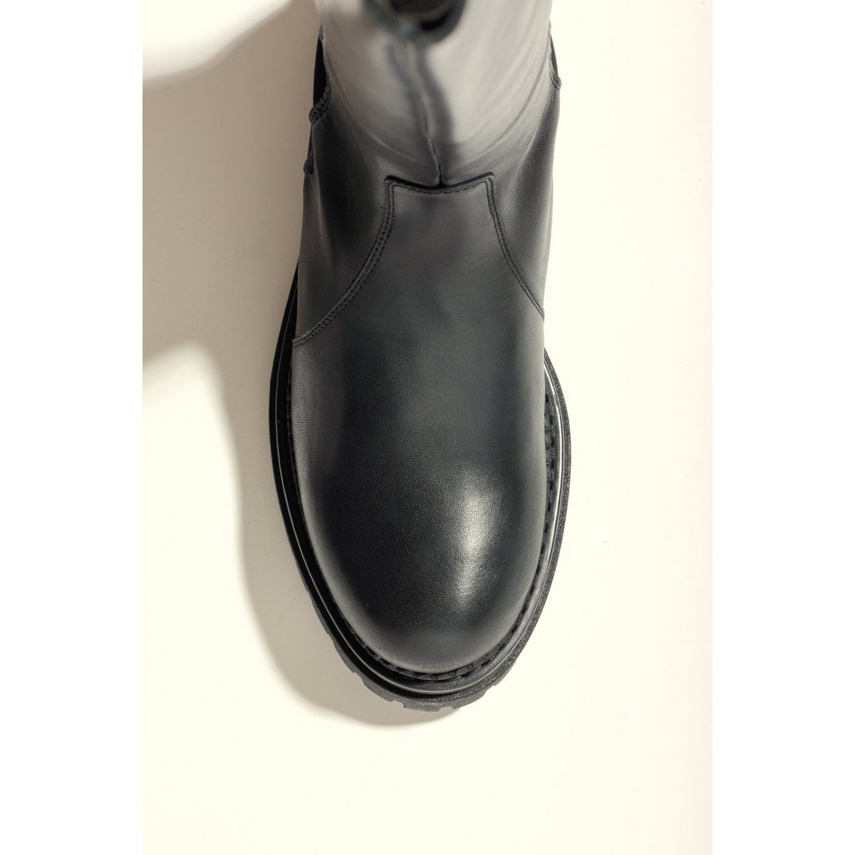 AITANA BLACK – Kniehohe Lederstiefel mit Stretch-Rückseite