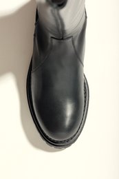 AITANA BLACK – Kniehohe Lederstiefel mit Stretch-Rückseite