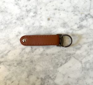 Lundholm Leder-Schlüsselanhänger mit Bieröffner braun – schönes Geschenk für Männer – Flaschenöffner aus Leder | Skandinavisches Design
