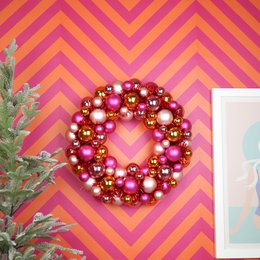 Kerstdecoratie - Kerstkrans - Kerstballen - Polystyreen - Roze/Oranje - 34x10 cm