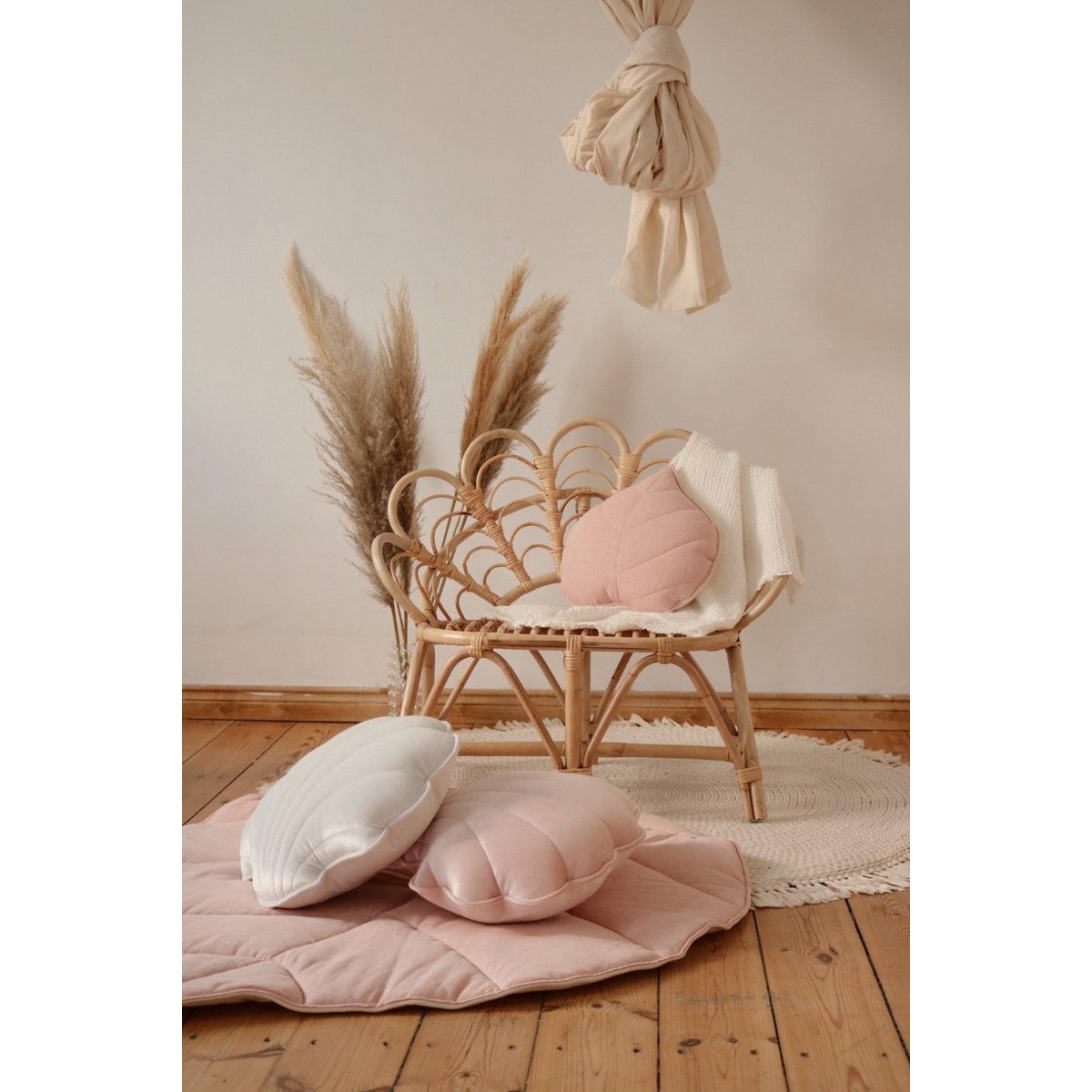 Cuscino in foglie di lino “Rosa Cipria”.