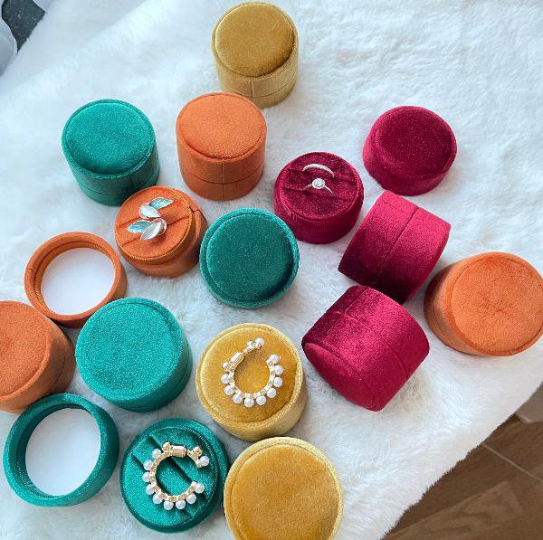 Round Velvet Wedding Ring Box & Proposal Ring Box