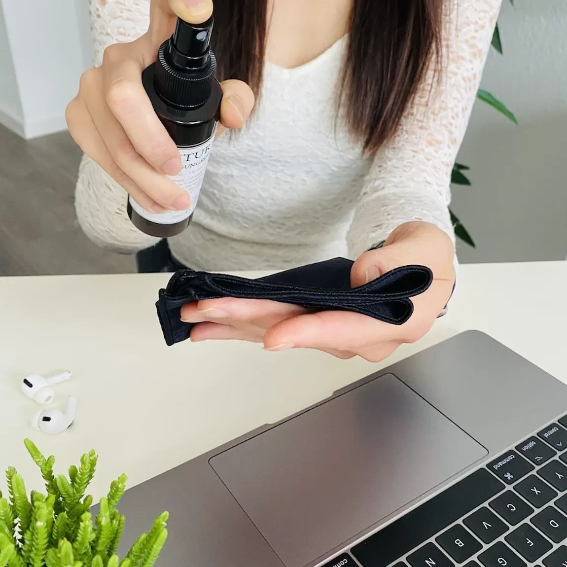 AVENTURiER cleaning spray ''Melon'' Home & Office 120ml with 1x microfibre cloth and storage bag