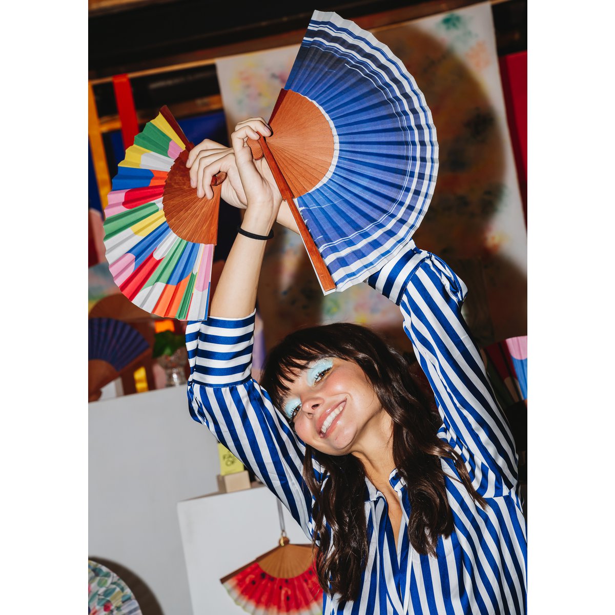 Abanico FEEL FREE  - 27 cm - Azul y blanco