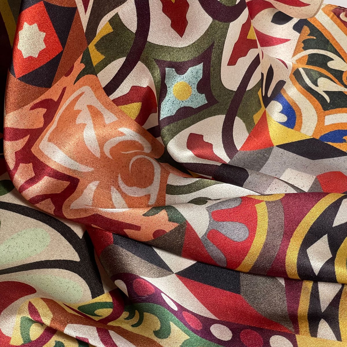 Foulard carré en soie carreaux