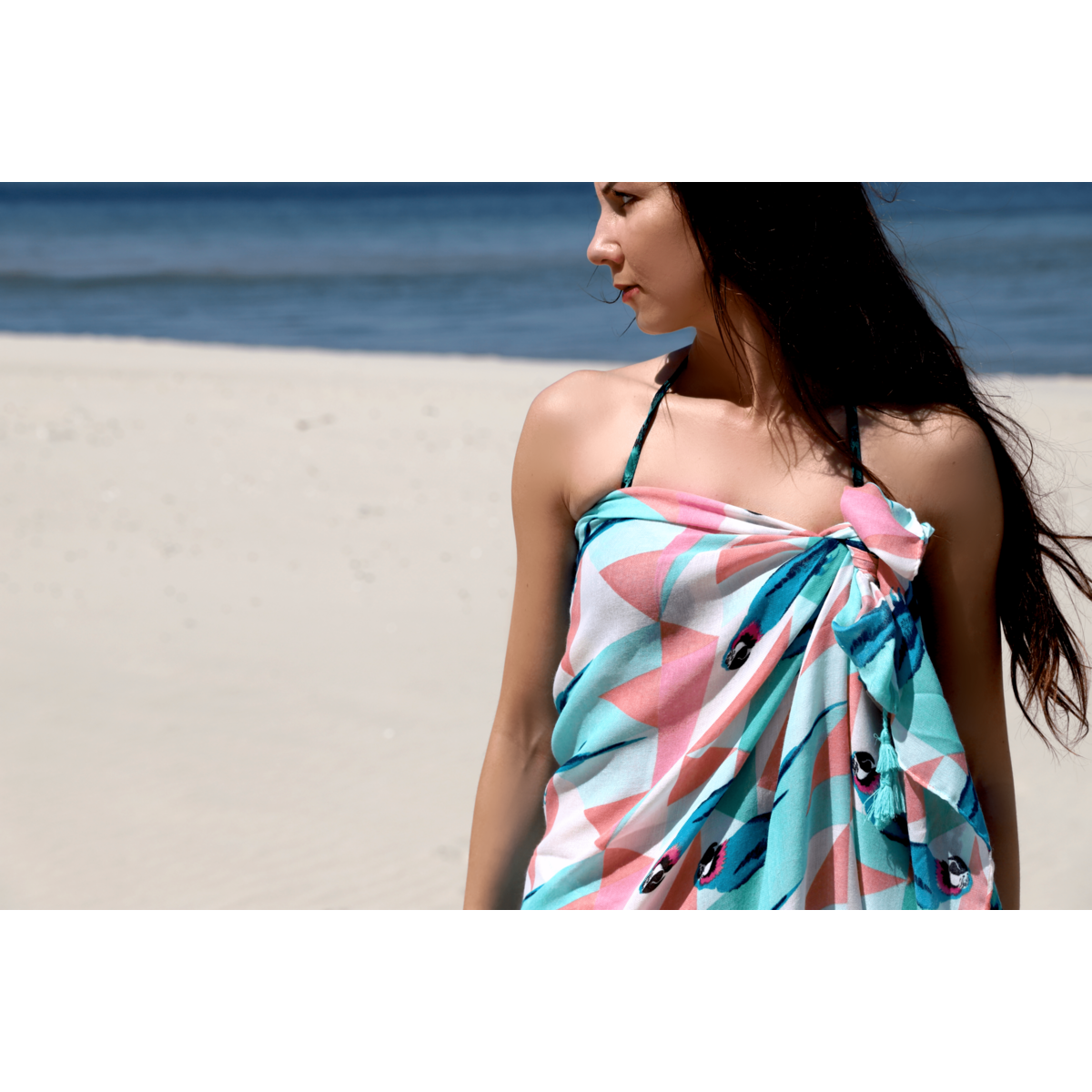 Viscose pareo with parrot pattern in multicolor