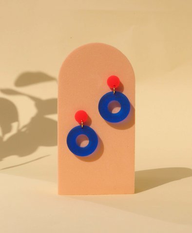 Colorblock Circle stud earrings in fire red ink blue