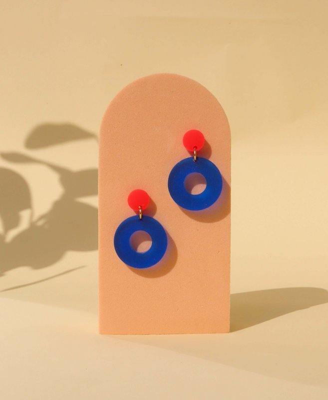 Colorblock Circle stud earrings in fire red ink blue