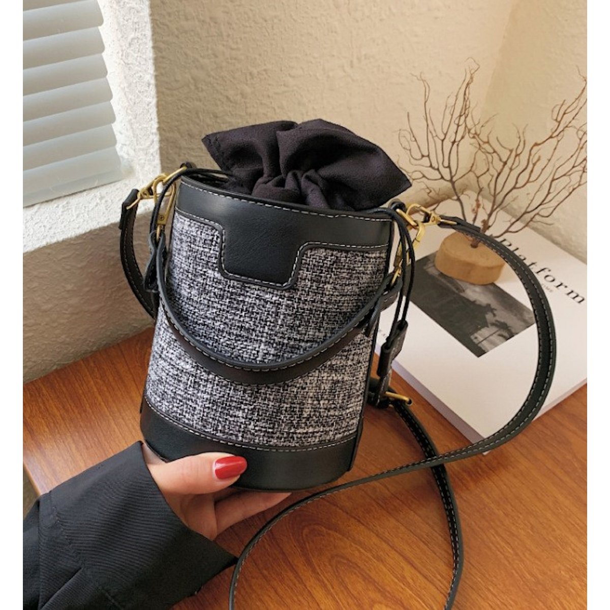 AnBeck Small Bucket Crossbody-håndtaske (2 farvemuligheder)