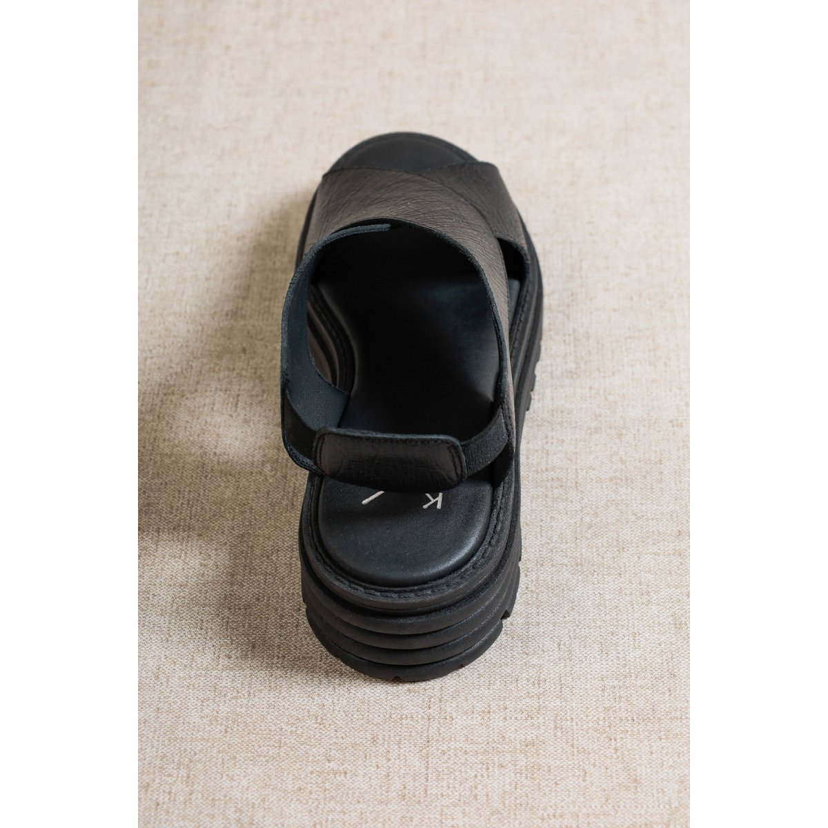 DAFNE BLACK - Cross-Strap Sandals with Chunky Sole