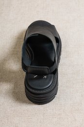 DAFNE BLACK - Cross-Strap Sandals with Chunky Sole