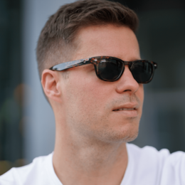 Roland Elegance Eyewear - realizzato in plastica oceanica riciclata per un look lussuoso