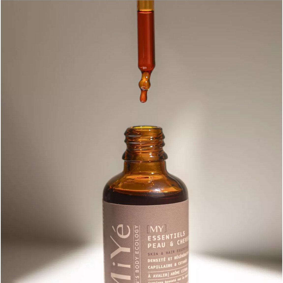 INTEGRATORE ALIMENTARE – CRESCITA DEI CAPELLI E CURA DELLA PELLE