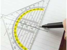 Geometri trekant plast 14 cm 45 grader