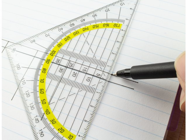 Geometri trekant plast 14 cm 45 grader